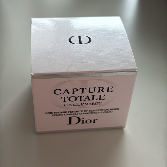 DIOR CAPTURE TOTAL FIRMING AND WRINKLE CORRECTING EYE CREAM - Picture 4 of 4